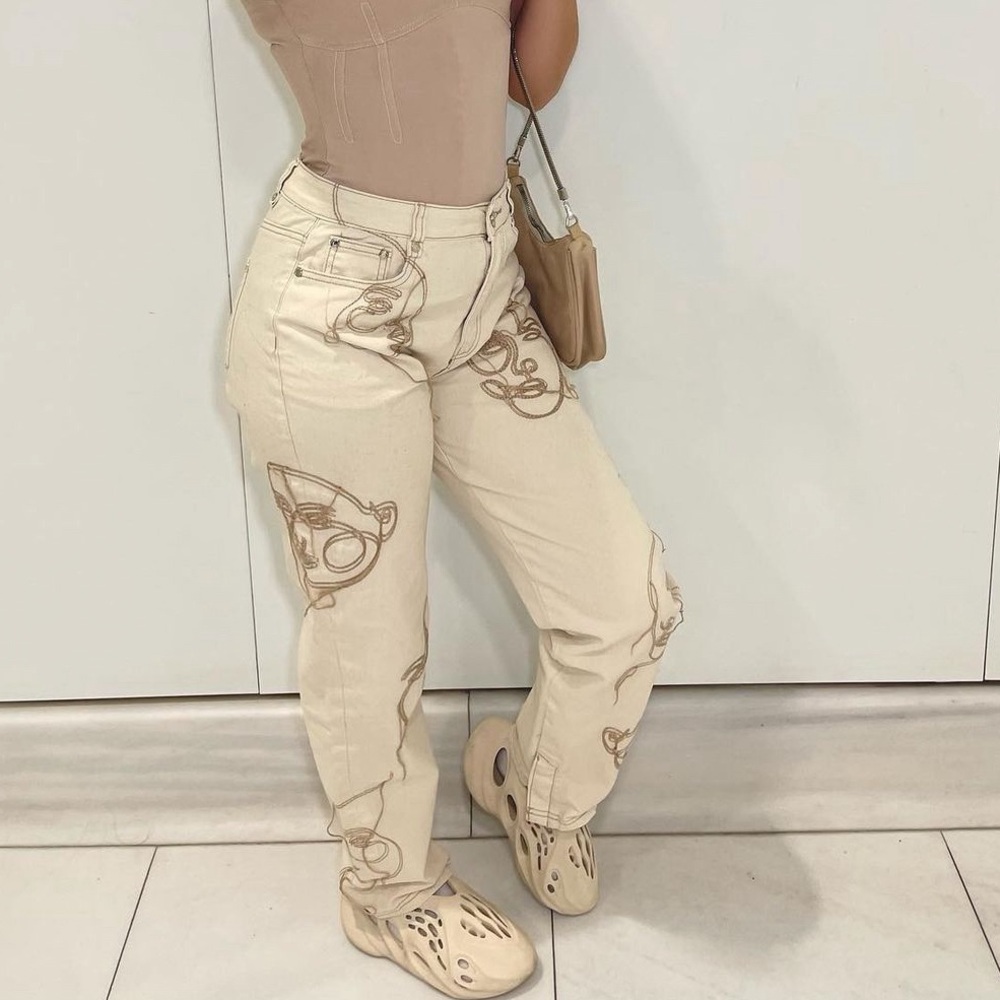 Line Art Boyfriend Jeans - nude